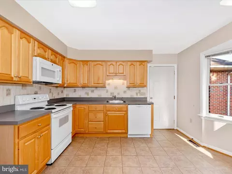 8170 Claiborne Dr, Frederick, MD 21702 photo 12