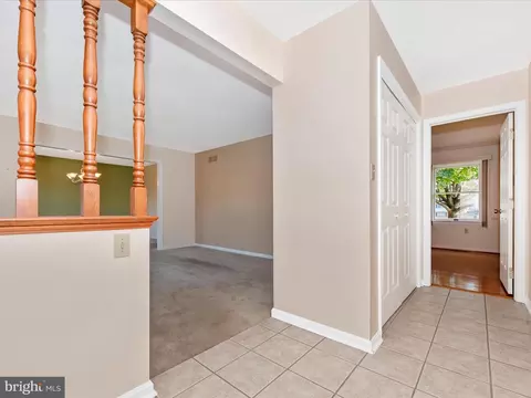 8170 Claiborne Dr, Frederick, MD 21702 photo 4