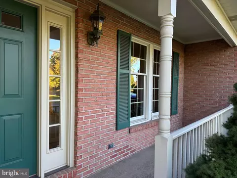 8202 Fox Hunt Ln, Frederick, MD 21702 photo 2