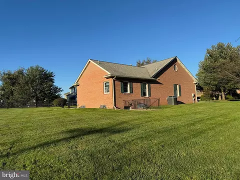 8202 Fox Hunt Ln, Frederick, MD 21702 photo 5