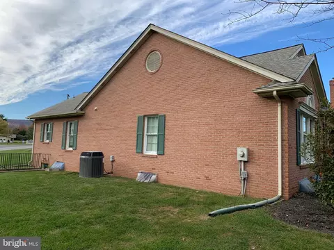 8202 Fox Hunt Ln, Frederick, MD 21702 photo 6