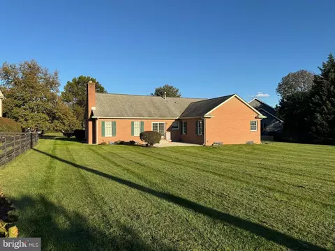 8202 Fox Hunt Ln, Frederick, MD 21702 photo 4