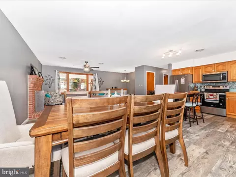 9242 Oak Tree Cir, Frederick, MD 21701 photo 9