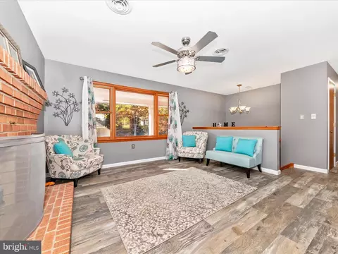 9242 Oak Tree Cir, Frederick, MD 21701 photo 4