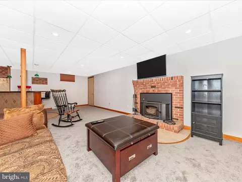 9242 Oak Tree Cir, Frederick, MD 21701 photo 7