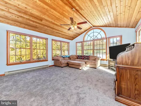 9242 Oak Tree Cir, Frederick, MD 21701 photo 18