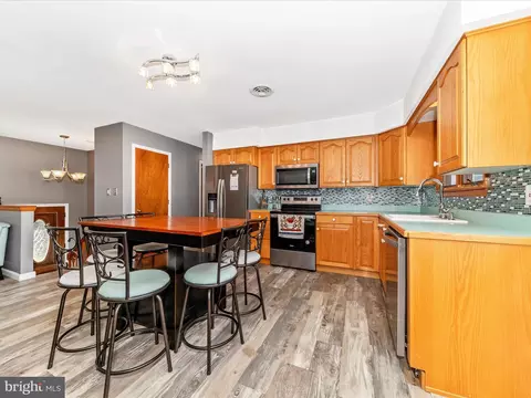 9242 Oak Tree Cir, Frederick, MD 21701 photo 11