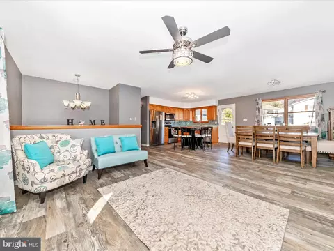 9242 Oak Tree Cir, Frederick, MD 21701 photo 5