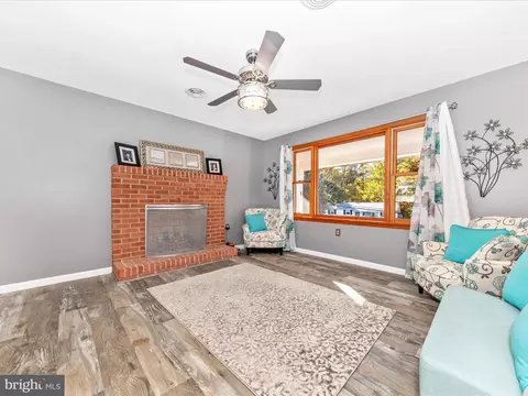 9242 Oak Tree Cir, Frederick, MD 21701 photo 3