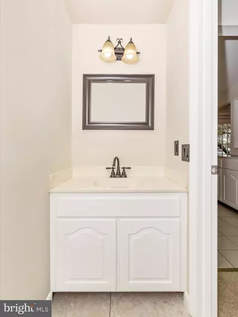 Bath - 5801 Farmgate Ct, Frederick, MD 21703 photo 1 of 2