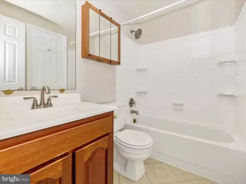 Bath - 5801 Farmgate Ct, Frederick, MD 21703 photo 2 of 2