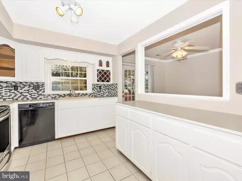 Kitchen - 5801 Farmgate Ct, Frederick, MD 21703 photo 2 of 3
