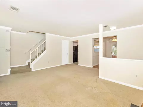 Living - 5801 Farmgate Ct, Frederick, MD 21703 photo 3 of 4