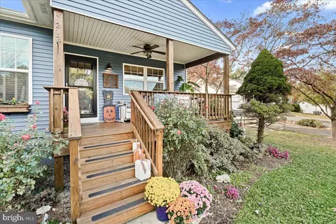 Exterior - 212 E K St, Brunswick, MD 21716 photo 4 of 24