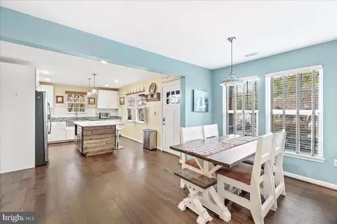Entry Way - 212 E K St, Brunswick, MD 21716 photo 1 of 6