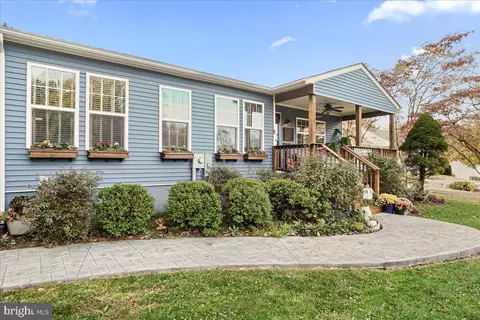 Exterior - 212 E K St, Brunswick, MD 21716 photo 2 of 24