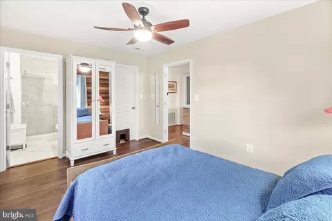 Bedroom - 212 E K St, Brunswick, MD 21716 photo 3 of 5