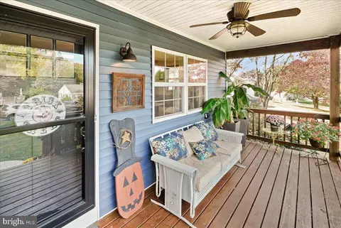 Exterior - 212 E K St, Brunswick, MD 21716 photo 5 of 24