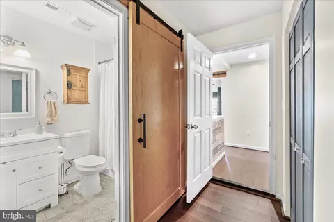 Entry Way - 212 E K St, Brunswick, MD 21716 photo 5 of 6