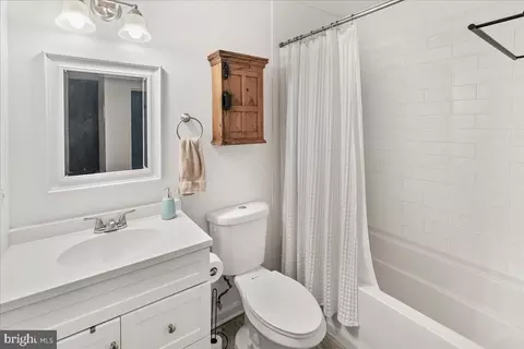 Bath - 212 E K St, Brunswick, MD 21716 photo 2 of 3