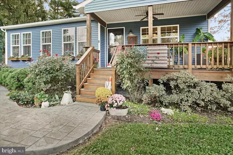 Exterior - 212 E K St, Brunswick, MD 21716 photo 3 of 24