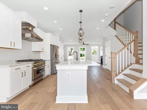 Entry Way - 252 S A S Carroll St, Frederick, MD 21701 photo 6 of 16