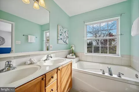 Bath - 2568 Carrington Way, Frederick, MD 21702 photo 5 of 5