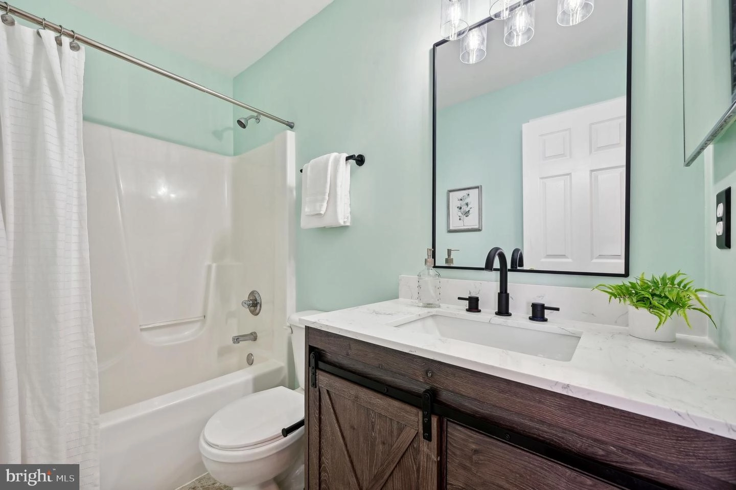 Bath - 2568 Carrington Way, Frederick, MD 21702 photo 2 of 5