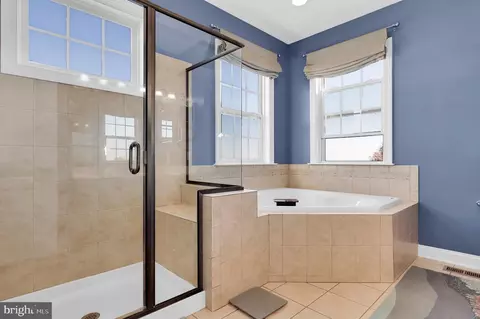 Bath - 2426 Longfellow Ct, Frederick, MD 21702 photo 3 of 5