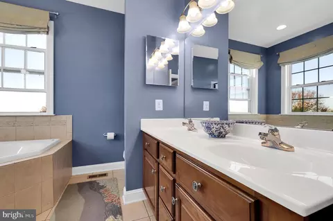 Bath - 2426 Longfellow Ct, Frederick, MD 21702 photo 2 of 5