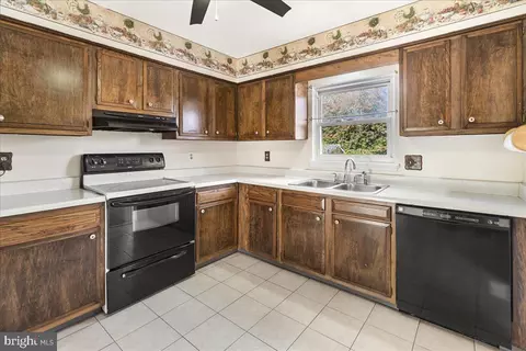 1300 Appletree Ct, Frederick, MD 21703 photo 13
