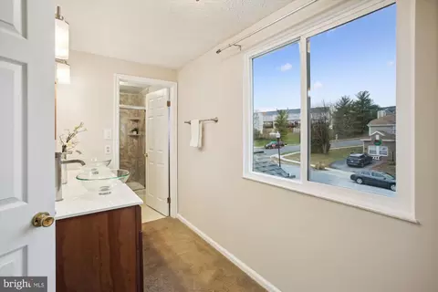 Bath - 6391 Devonshire Ln, Frederick, MD 21703 photo 3 of 5
