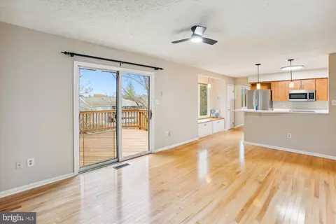 Living - 6391 Devonshire Ln, Frederick, MD 21703 photo 6 of 9