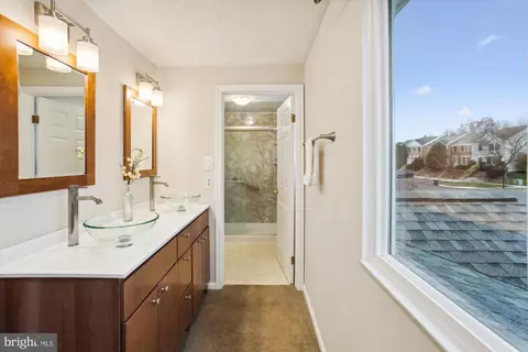 Bath - 6391 Devonshire Ln, Frederick, MD 21703 photo 1 of 5