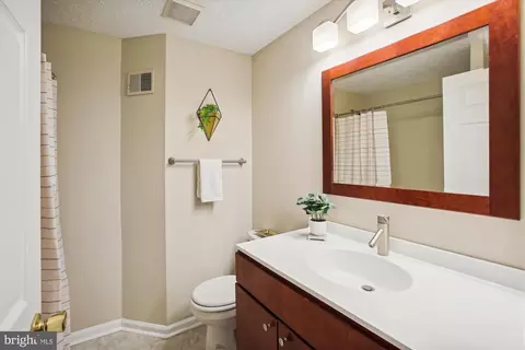 Bath - 6391 Devonshire Ln, Frederick, MD 21703 photo 5 of 5