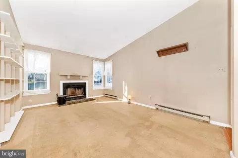 832 Chadwick Cir, Frederick, MD 21701 photo 3
