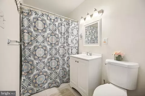 Bath - 6442 Sunset Dr, Frederick, MD 21702 photo 2 of 3