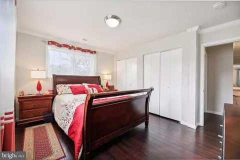 Bedroom - 6442 Sunset Dr, Frederick, MD 21702 photo 4 of 6