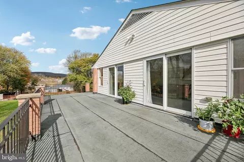 Exterior - 6442 Sunset Dr, Frederick, MD 21702 photo 7 of 16