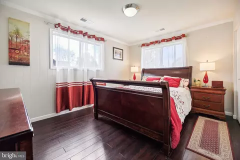 Bedroom - 6442 Sunset Dr, Frederick, MD 21702 photo 3 of 6
