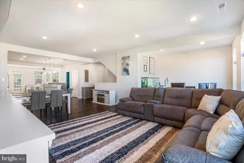 Entry Way - 7133 Macon St, Frederick, MD 21703 photo 6 of 17