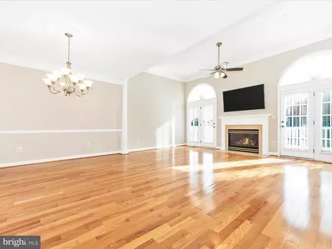 Living - 8825 Lew Wallace Rd, Frederick, MD 21704 photo 2 of 10