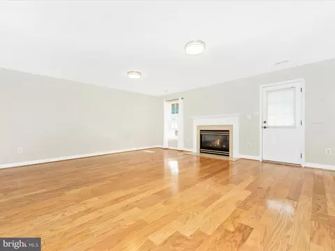 Living - 8825 Lew Wallace Rd, Frederick, MD 21704 photo 8 of 10