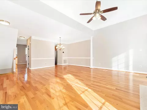 Living - 8825 Lew Wallace Rd, Frederick, MD 21704 photo 4 of 10