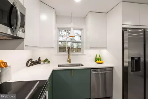 Kitchen - 1303 Hillcrest Dr, Frederick, MD 21703 photo 4 of 6