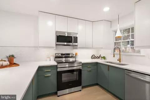 Kitchen - 1303 Hillcrest Dr, Frederick, MD 21703 photo 3 of 6
