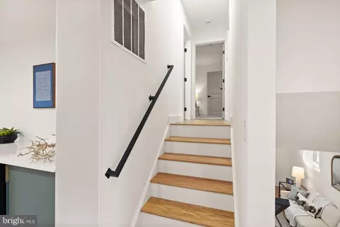 Entry Way - 1303 Hillcrest Dr, Frederick, MD 21703 photo 3 of 10