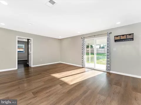 Living - 506 Pearl St, Frederick, MD 21701 photo 12 of 12
