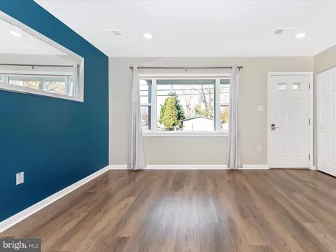 Living - 506 Pearl St, Frederick, MD 21701 photo 2 of 12