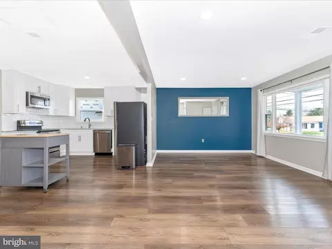 Living - 506 Pearl St, Frederick, MD 21701 photo 7 of 12